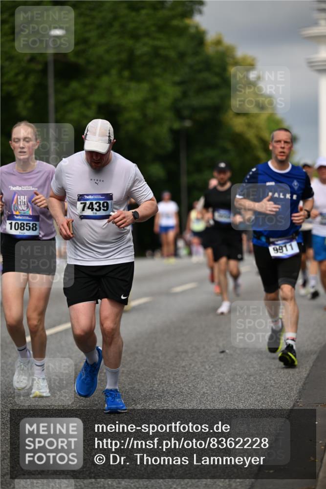 29.06.2025 - hella hamburg halbmarathon Dr. Thomas Lammeyer http://msf.ph/oto/8362228 29.06.2025 10:19:08 Kennedybrücke 1296, 1379, 1524, 1575, 1745, 2281, 2690, 3507, 3509, 3513, 3650, 4492, 4494, 4495, 4641, 5271, 5608, 5739, 5800, 5981, 5986, 6248, 6287, 6317, 6710, 7439, 7452, 7809, 7810, 8237, 8239, 8256, 8275, 8609, 8854, 9423, 9911, 9975, 9997, 10589, 10717, 10775, 10858, 11271 meine-sportfotos.de