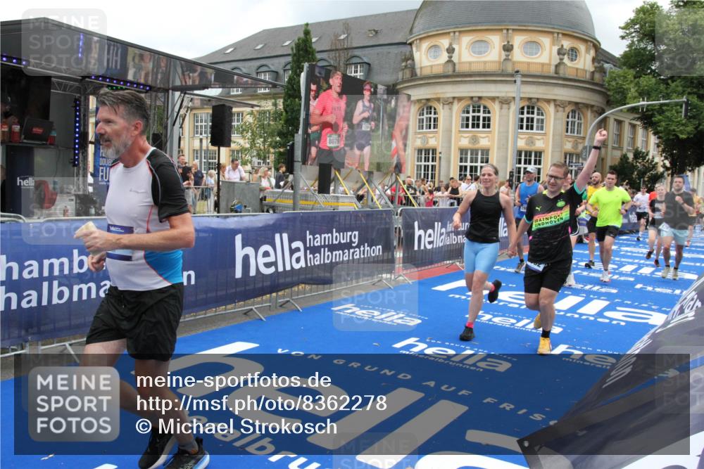 29.06.2025 - hella hamburg halbmarathon Michael Strokosch http://msf.ph/oto/8362278 29.06.2025 10:55:42 Ziel 1120, 1143, 1834, 2955, 2982, 3037, 4897, 6924, 8255, 8573, 8618, 10212, 11039, 11568, 12196, 12483, 12515, 14909, 15896, 16110, 17615, 18064, 18190 meine-sportfotos.de