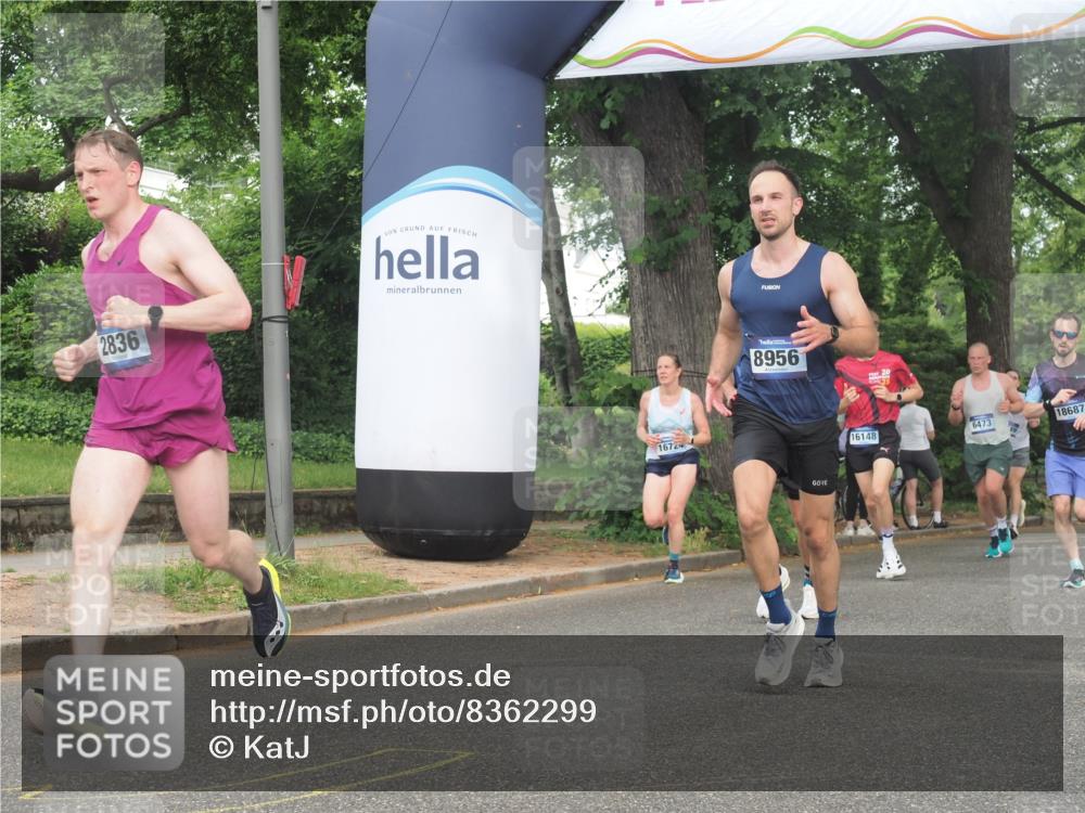 29.06.2025 - hella hamburg halbmarathon KatJ http://msf.ph/oto/8362299 29.06.2025 10:22:39 Zwischen KM18-KM19 1910, 1959, 2836 meine-sportfotos.de