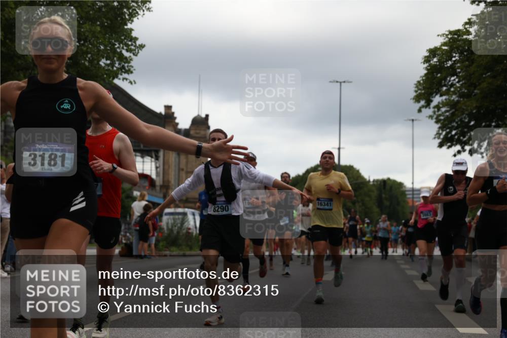 29.06.2025 - hella hamburg halbmarathon Yannick Fuchs http://msf.ph/oto/8362315 29.06.2025 10:53:16 20KM 1285, 2006, 2348, 2584, 2677, 2957, 2978, 3114, 3181, 3279, 3425, 3983, 4088, 4592, 5347, 5633, 5885, 6087, 6202, 6220, 6438, 6997, 7031, 7223, 7287, 7476, 8290, 10036, 10587, 10759, 10896, 10943, 11935, 11938, 12206, 12261, 12564, 12633, 12736, 12862, 13583, 13761, 14375, 14567, 14732, 14902, 14965, 15232, 15240, 15284, 15824, 16160, 16341, 16910, 16980, 17017, 17176, 17346, 17503, 17630, 18153, 18266, 18327, 18467, 18716, 19015, 19160 meine-sportfotos.de
