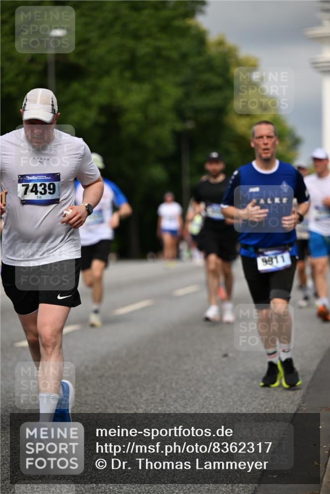 29.06.2025 - hella hamburg halbmarathon Dr. Thomas Lammeyer http://msf.ph/oto/8362317 29.06.2025 10:19:08 Kennedybrücke 1296, 1379, 1524, 1575, 1745, 2281, 2690, 3507, 3509, 3513, 3650, 4492, 4494, 4495, 4641, 5271, 5608, 5739, 5800, 5981, 5986, 6248, 6287, 6317, 6710, 7439, 7452, 7809, 7810, 8237, 8239, 8256, 8275, 8609, 8854, 9423, 9911, 9975, 9997, 10589, 10717, 10775, 10858, 11271 meine-sportfotos.de