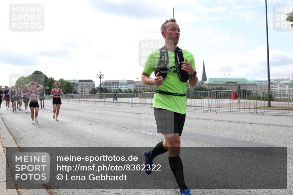 29.06.2025 - hella hamburg halbmarathon Lena Gebhardt http://msf.ph/oto/8362322 29.06.2025 10:14:15 Lombardsbrücke 13285, 9845, 1131, 1194, 1406, 1480, 1890, 2494, 3756, 3939, 4001, 4032, 4962, 5670, 5719, 6028, 6083, 6089, 6287, 6366, 6710, 7209, 7442, 7462, 7802, 7840, 7991, 8001, 8057, 8409, 8673, 8892, 9845, 9886, 10224, 10442, 10443, 11441, 11987, 12467, 12938, 13237, 13285, 13788, 14488, 15085, 15482, 15721, 15722, 15840, 16126, 17439, 17985, 18041, 18236, 18239 meine-sportfotos.de