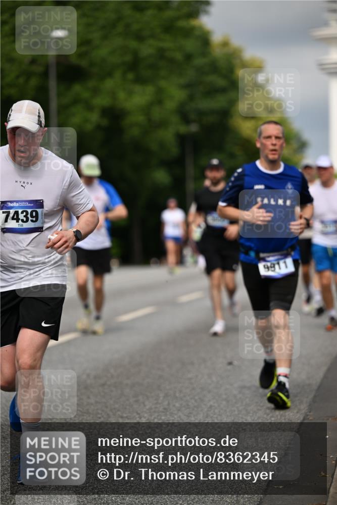 29.06.2025 - hella hamburg halbmarathon Dr. Thomas Lammeyer http://msf.ph/oto/8362345 29.06.2025 10:19:09 Kennedybrücke 1296, 1379, 1524, 1575, 1745, 2110, 2281, 2690, 3507, 3509, 3513, 3650, 4492, 4494, 4495, 4641, 5271, 5608, 5739, 5800, 5981, 5986, 6248, 6287, 6317, 6710, 7439, 7452, 7809, 7810, 8237, 8239, 8256, 8275, 8609, 8854, 9113, 9423, 9911, 9975, 9997, 10589, 10717, 10775, 10858, 11271 meine-sportfotos.de