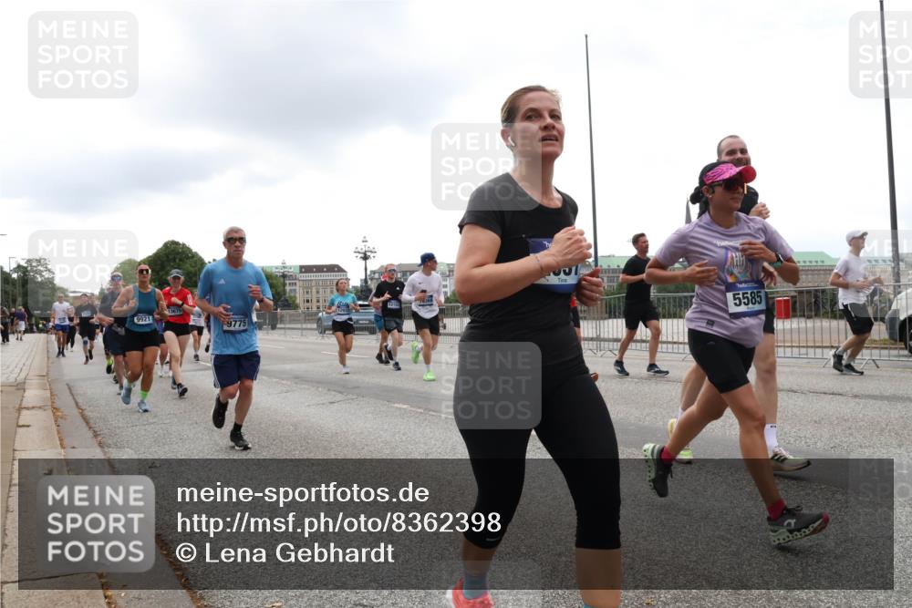 29.06.2025 - hella hamburg halbmarathon Lena Gebhardt http://msf.ph/oto/8362398 29.06.2025 10:48:24 Lombardsbrücke 13675, 9921, 9775, 12152, 5585, 1142, 1157, 1167, 1174, 1175, 1584, 1645, 1701, 2037, 2163, 2195, 2197, 2418, 2475, 2627, 2650, 2716, 2756, 2909, 2958, 3224, 3320, 3468, 3504, 3661, 3679, 3933, 4327, 4588, 5585, 5781, 5952, 6143, 7240, 7393, 7394, 7532, 7916, 7947, 7948, 8461, 8521, 8719, 8760, 8774, 8948, 9356, 9775, 9787, 9921, 10059, 10145, 10204, 10777, 10794, 11548, 11742, 11781, 13814, 13845, 15715, 16498, 16499, 16701 meine-sportfotos.de