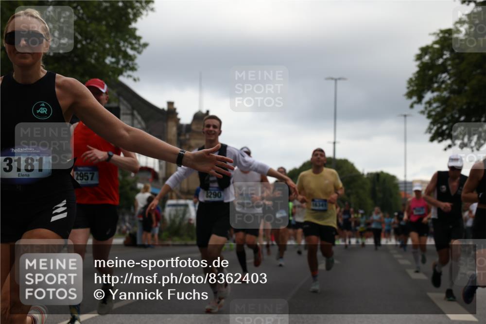 29.06.2025 - hella hamburg halbmarathon Yannick Fuchs http://msf.ph/oto/8362403 29.06.2025 10:53:16 20KM 1285, 2006, 2348, 2584, 2677, 2957, 2978, 3114, 3181, 3279, 3425, 3983, 4088, 4592, 5347, 5633, 5885, 6087, 6202, 6220, 6438, 6997, 7031, 7223, 7287, 7476, 8290, 10036, 10587, 10759, 10896, 10943, 11935, 11938, 12206, 12261, 12564, 12633, 12736, 12862, 13583, 13761, 14375, 14567, 14732, 14902, 14965, 15232, 15240, 15284, 15824, 16160, 16341, 16910, 16980, 17017, 17176, 17346, 17503, 17630, 18153, 18266, 18327, 18467, 18716, 19015, 19160 meine-sportfotos.de