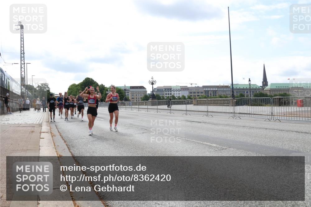 29.06.2025 - hella hamburg halbmarathon Lena Gebhardt http://msf.ph/oto/8362420 29.06.2025 10:14:15 Lombardsbrücke 13285, 9845, 1131, 1194, 1406, 1480, 1890, 2494, 3756, 3939, 4001, 4032, 4962, 5670, 5719, 6028, 6083, 6089, 6287, 6366, 6710, 7209, 7442, 7462, 7802, 7840, 7991, 8001, 8057, 8409, 8673, 8892, 9845, 9886, 10224, 10442, 10443, 11441, 11987, 12467, 12938, 13237, 13285, 13788, 14488, 15085, 15482, 15721, 15722, 15840, 16126, 17439, 17985, 18041, 18236, 18239 meine-sportfotos.de