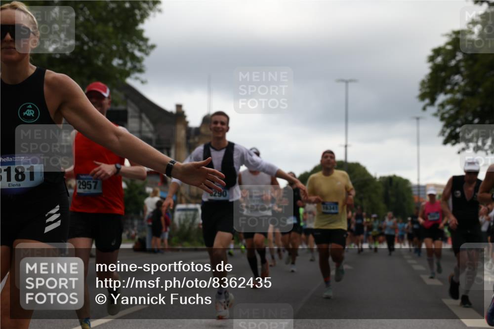 29.06.2025 - hella hamburg halbmarathon Yannick Fuchs http://msf.ph/oto/8362435 29.06.2025 10:53:16 20KM 1285, 2006, 2348, 2584, 2677, 2957, 2978, 3114, 3181, 3279, 3425, 3983, 4088, 4592, 5347, 5633, 5885, 6087, 6202, 6220, 6438, 6997, 7031, 7223, 7287, 7476, 8290, 10036, 10587, 10759, 10896, 10943, 11935, 11938, 12206, 12261, 12564, 12633, 12736, 12862, 13583, 13761, 14375, 14567, 14732, 14902, 14965, 15232, 15240, 15284, 15824, 16160, 16341, 16910, 16980, 17017, 17176, 17346, 17503, 17630, 18153, 18266, 18327, 18467, 18716, 19015, 19160 meine-sportfotos.de