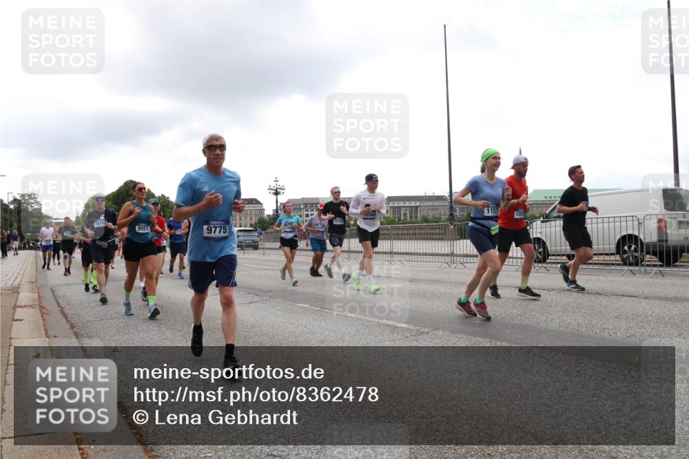 29.06.2025 - hella hamburg halbmarathon Lena Gebhardt http://msf.ph/oto/8362478 29.06.2025 10:48:25 Lombardsbrücke 16368, 1157, 15743, 12152, 9921, 9775, 12933, 3486, 1142, 1157, 1167, 1174, 1175, 1584, 1645, 1701, 2037, 2163, 2195, 2418, 2475, 2627, 2650, 2716, 2756, 2909, 2958, 3224, 3320, 3468, 3504, 3661, 3679, 3933, 4327, 4588, 5585, 5781, 5952, 6143, 7240, 7393, 7394, 7532, 7916, 7947, 7948, 8461, 8521, 8719, 8760, 8948, 9356, 9775, 9787, 9921, 10059, 10145, 10204, 10777, 10794, 11548, 11742, 11781, 13814, 13845, 15715, 16498, 16499, 16701 meine-sportfotos.de