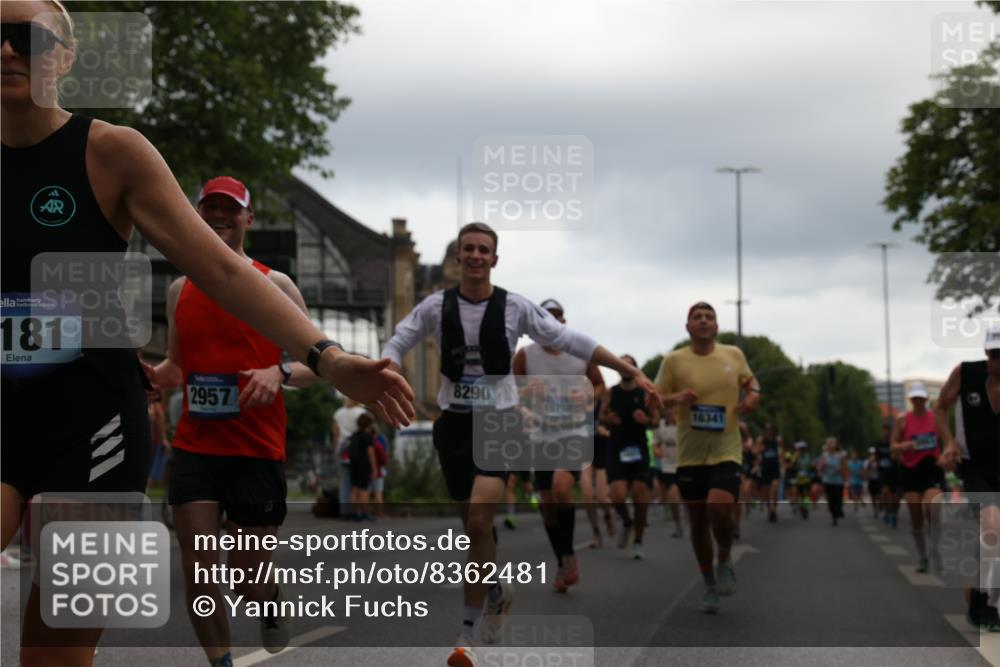 29.06.2025 - hella hamburg halbmarathon Yannick Fuchs http://msf.ph/oto/8362481 29.06.2025 10:53:16 20KM 1285, 2006, 2348, 2584, 2677, 2957, 2978, 3114, 3181, 3279, 3425, 3983, 4088, 4592, 5347, 5633, 5885, 6087, 6202, 6220, 6438, 6997, 7031, 7223, 7287, 7476, 8290, 10036, 10587, 10759, 10896, 10943, 11935, 11938, 12206, 12261, 12564, 12633, 12736, 12862, 13583, 13761, 14375, 14567, 14732, 14902, 14965, 15232, 15240, 15284, 15824, 16160, 16341, 16910, 16980, 17017, 17176, 17346, 17503, 17630, 18153, 18266, 18327, 18467, 18716, 19015, 19160 meine-sportfotos.de