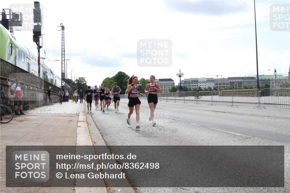 29.06.2025 - hella hamburg halbmarathon Lena Gebhardt http://msf.ph/oto/8362498 29.06.2025 10:14:16 Lombardsbrücke 9845, 13285, 1194, 1406, 1480, 1890, 2494, 3020, 3756, 3939, 4001, 4032, 4962, 5670, 5719, 6028, 6083, 6089, 6287, 6366, 6710, 7209, 7442, 7802, 7840, 7991, 8001, 8057, 8409, 8673, 8892, 9845, 9886, 10224, 10442, 10443, 11441, 11987, 12467, 12938, 13237, 13285, 13788, 14488, 15482, 15721, 15722, 15840, 16126, 17439, 17985, 18041, 18236, 18239 meine-sportfotos.de