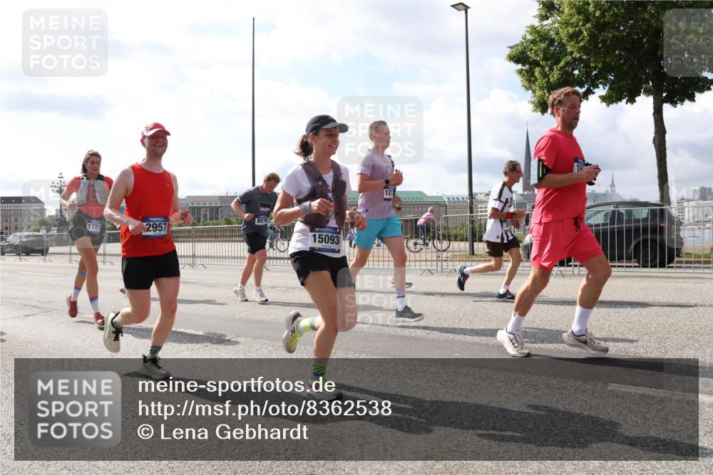 29.06.2025 - hella hamburg halbmarathon Lena Gebhardt http://msf.ph/oto/8362538 29.06.2025 10:01:44 Lombardsbrücke 8578, 1781, 2957, 15093, 127, 1184, 1329, 1364, 1387, 1464, 1653, 1722, 1724, 1729, 1881, 1940, 2006, 2091, 2167, 2591, 2806, 2957, 3039, 3199, 3425, 3663, 4249, 4286, 4319, 4322, 4328, 4370, 4649, 4663, 5547, 5570, 5602, 5603, 5675, 5742, 6087, 6281, 0000, 6302, 6327, 6438, 6591, 6595, 6921, 6924, 7189, 7287, 7846, 8030, 8191, 8392, 8578, 8691, 8822, 8926, 9230, 10177, 10281, 10301, 10576, 10882, 10915, 11043, 11465, 14471, 14660, 14677, 16420 meine-sportfotos.de