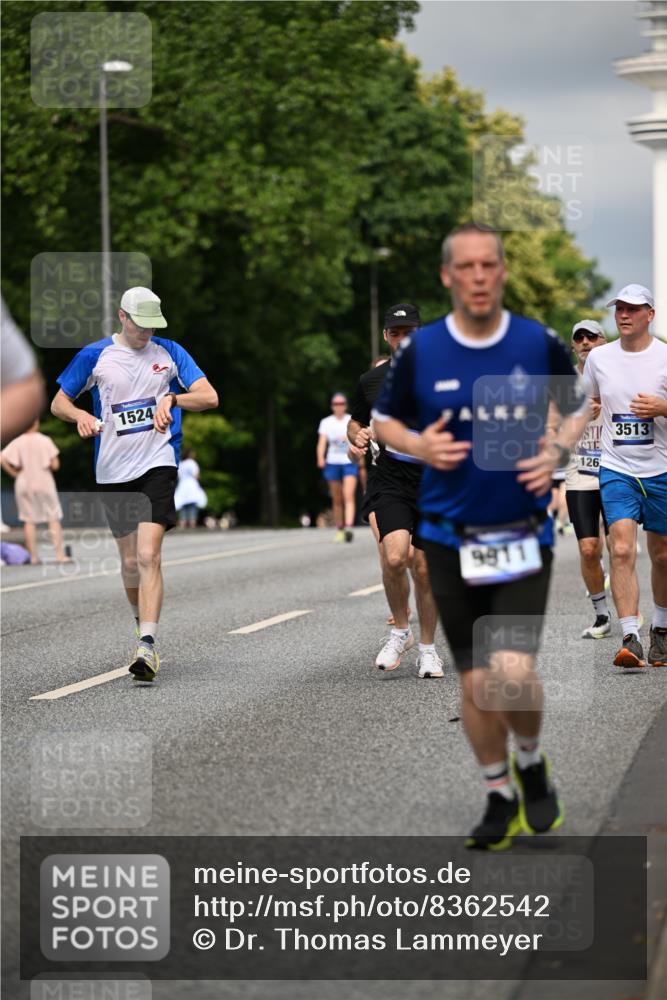 29.06.2025 - hella hamburg halbmarathon Dr. Thomas Lammeyer http://msf.ph/oto/8362542 29.06.2025 10:19:09 Kennedybrücke 1296, 1379, 1524, 1575, 1745, 2110, 2281, 2690, 3507, 3509, 3513, 3650, 4492, 4494, 4495, 4641, 5271, 5608, 5739, 5800, 5981, 5986, 6248, 6287, 6317, 6710, 7439, 7452, 7809, 7810, 8237, 8239, 8256, 8275, 8609, 8854, 9113, 9423, 9911, 9975, 9997, 10589, 10717, 10775, 10858, 11271 meine-sportfotos.de