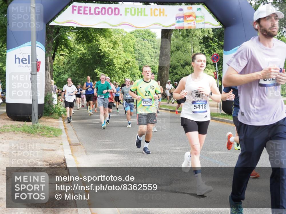 29.06.2025 - hella hamburg halbmarathon MichiJ http://msf.ph/oto/8362559 29.06.2025 10:43:21 Zwischen KM18-KM19 3042, 5418, 6591, 6720, 8255, 8393, 9622, 9820, 13245, 13474, 16470, 16679, 17468, 17758, 18125 meine-sportfotos.de
