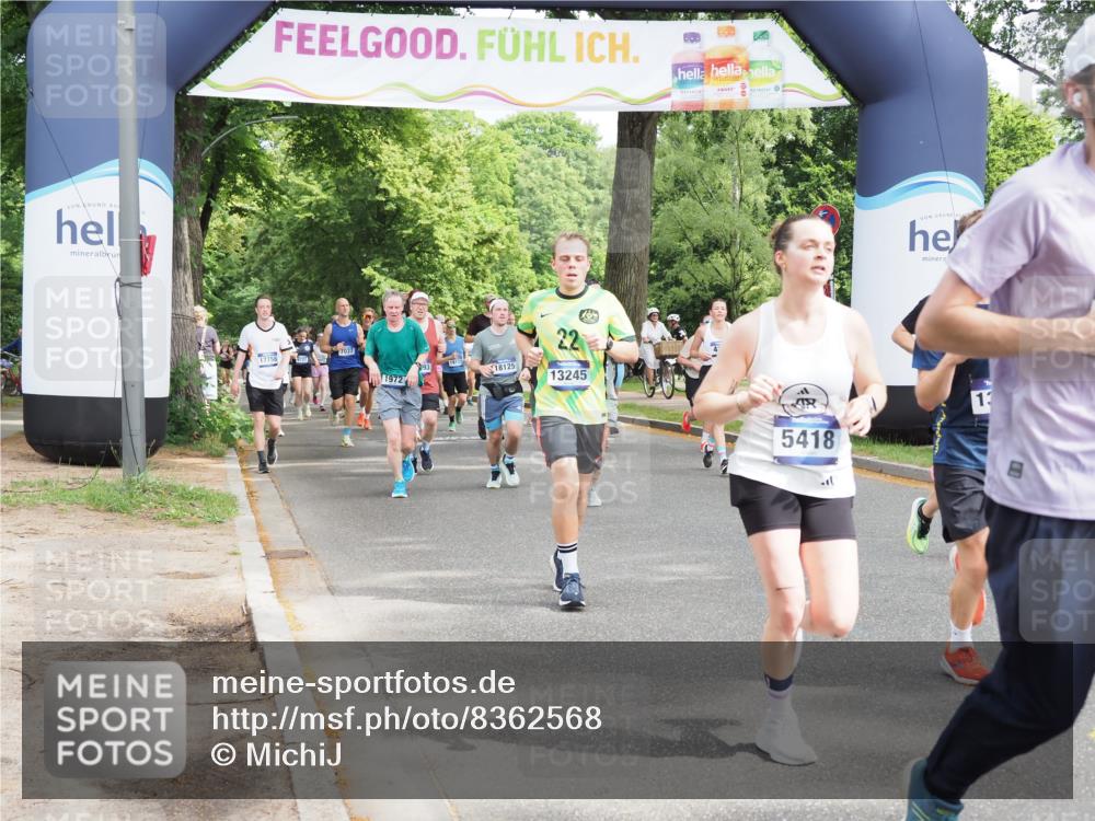 29.06.2025 - hella hamburg halbmarathon MichiJ http://msf.ph/oto/8362568 29.06.2025 10:43:21 Zwischen KM18-KM19 3042, 5418, 6591, 6720, 8255, 8393, 9622, 9820, 13245, 13474, 16470, 16679, 17468, 17758, 18125 meine-sportfotos.de