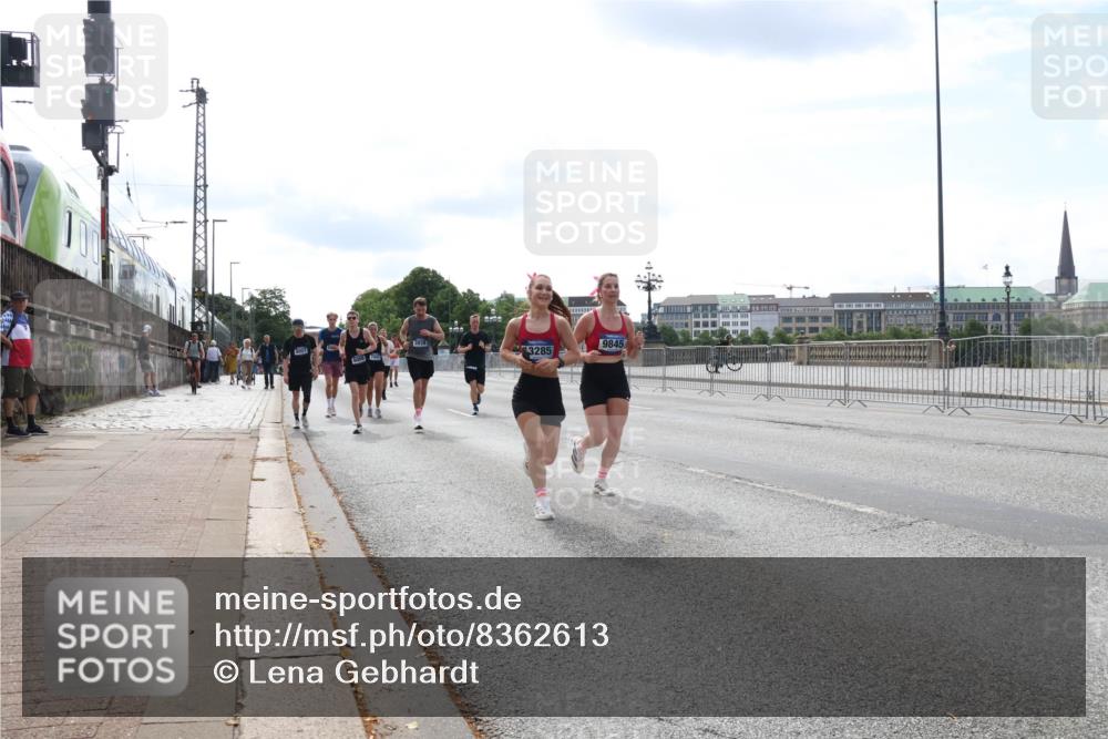 29.06.2025 - hella hamburg halbmarathon Lena Gebhardt http://msf.ph/oto/8362613 29.06.2025 10:14:16 Lombardsbrücke 9845, 3939, 3285, 1194, 1406, 1480, 1890, 2494, 3020, 3756, 3939, 4001, 4032, 4962, 5670, 5719, 6028, 6083, 6089, 6287, 6366, 6710, 7209, 7442, 7802, 7840, 7991, 8001, 8057, 8409, 8673, 8892, 9845, 9886, 10224, 10442, 10443, 11441, 11987, 12467, 12938, 13237, 13285, 13788, 14488, 15482, 15721, 15722, 15840, 16126, 17439, 17985, 18041, 18236, 18239 meine-sportfotos.de