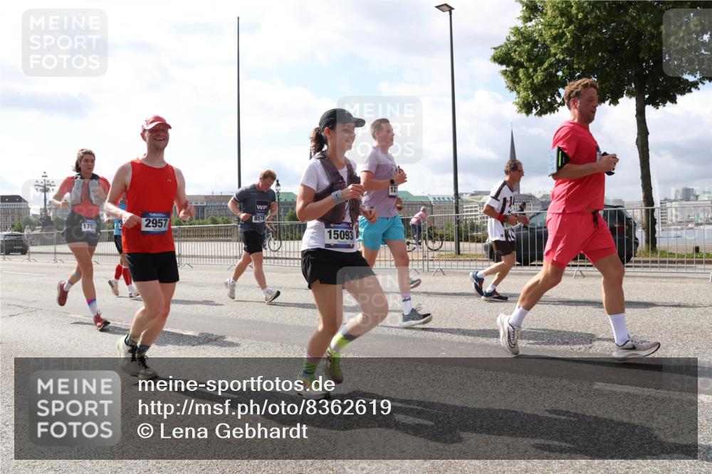 29.06.2025 - hella hamburg halbmarathon Lena Gebhardt http://msf.ph/oto/8362619 29.06.2025 10:01:45 Lombardsbrücke 8578, 1781, 2957, 15093, 1184, 1329, 1364, 1387, 1464, 1653, 1722, 1724, 1729, 1881, 1940, 2006, 2091, 2167, 2591, 2806, 2957, 3039, 3199, 3425, 3663, 4286, 4319, 4322, 4328, 4370, 4649, 4663, 5547, 5570, 5602, 5603, 5675, 5742, 6087, 6281, 0000, 6302, 6327, 6438, 6591, 6595, 6921, 6924, 7189, 7287, 8030, 8191, 8392, 8578, 8691, 8822, 8926, 9230, 9741, 10177, 10281, 10301, 10576, 10882, 10915, 11043, 11465, 14471, 14660, 14677, 16420 meine-sportfotos.de