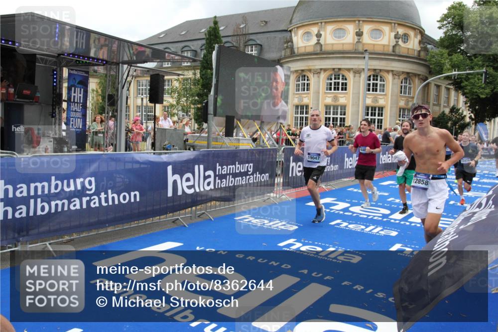 29.06.2025 - hella hamburg halbmarathon Michael Strokosch http://msf.ph/oto/8362644 29.06.2025 10:55:53 Ziel 1179, 2612, 3256, 3668, 4772, 5021, 6569, 7221, 7976, 12858, 13474, 14365, 16401, 16434, 16786, 18125, 18867, 19047 meine-sportfotos.de