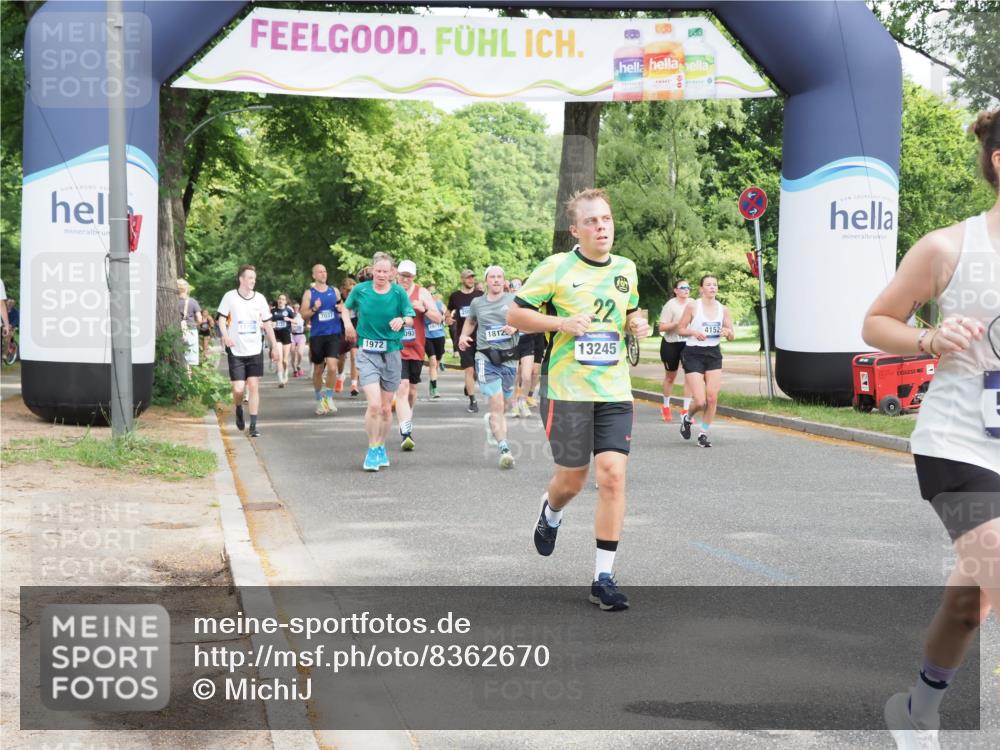 29.06.2025 - hella hamburg halbmarathon MichiJ http://msf.ph/oto/8362670 29.06.2025 10:43:22 Zwischen KM18-KM19 3042, 4152, 5418, 6591, 7037, 8255, 8393, 9622, 9820, 13245, 13474, 16121, 16470, 16679, 17468, 17758, 18125 meine-sportfotos.de