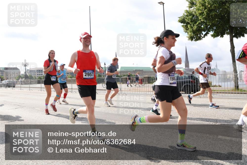 29.06.2025 - hella hamburg halbmarathon Lena Gebhardt http://msf.ph/oto/8362684 29.06.2025 10:01:45 Lombardsbrücke 1781, 2806, 2957, 150, 1184, 1329, 1364, 1387, 1464, 1653, 1722, 1724, 1729, 1881, 1940, 2006, 2091, 2167, 2591, 2806, 2957, 3039, 3199, 3425, 3663, 4286, 4319, 4322, 4328, 4370, 4649, 4663, 5547, 5570, 5602, 5603, 5675, 5742, 6087, 6281, 0000, 6302, 6327, 6438, 6591, 6595, 6921, 6924, 7189, 7287, 8030, 8191, 8392, 8578, 8691, 8822, 8926, 9230, 9741, 10177, 10281, 10301, 10576, 10882, 10915, 11043, 11465, 14471, 14660, 14677, 16420 meine-sportfotos.de