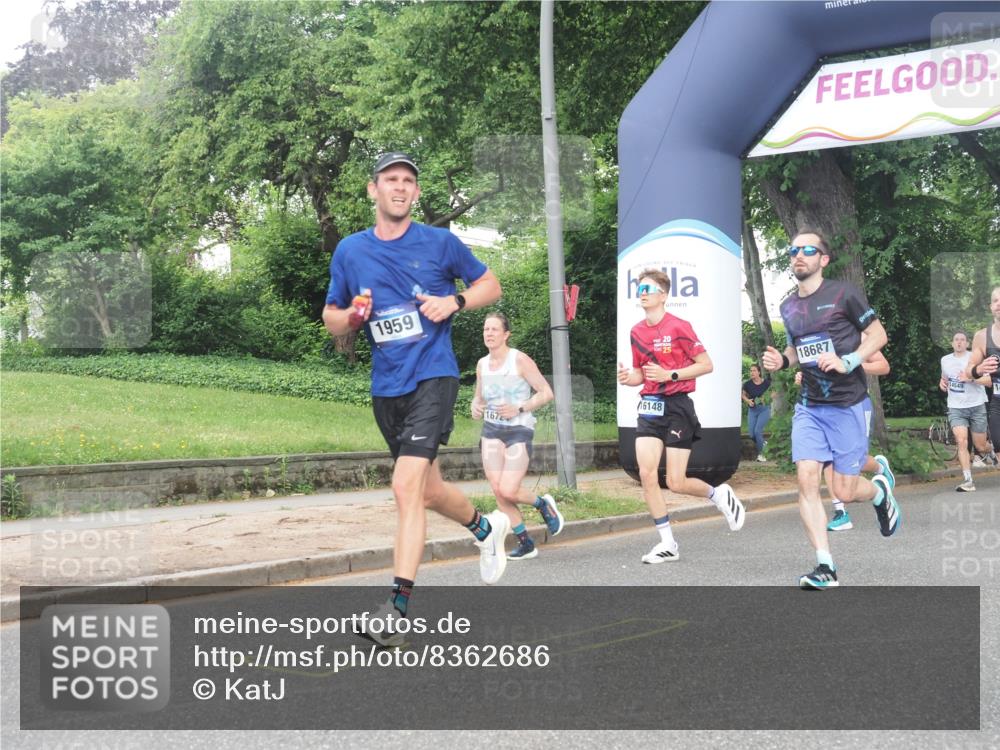 29.06.2025 - hella hamburg halbmarathon KatJ http://msf.ph/oto/8362686 29.06.2025 10:22:41 Zwischen KM18-KM19 1910, 1959, 2836, 6473 meine-sportfotos.de
