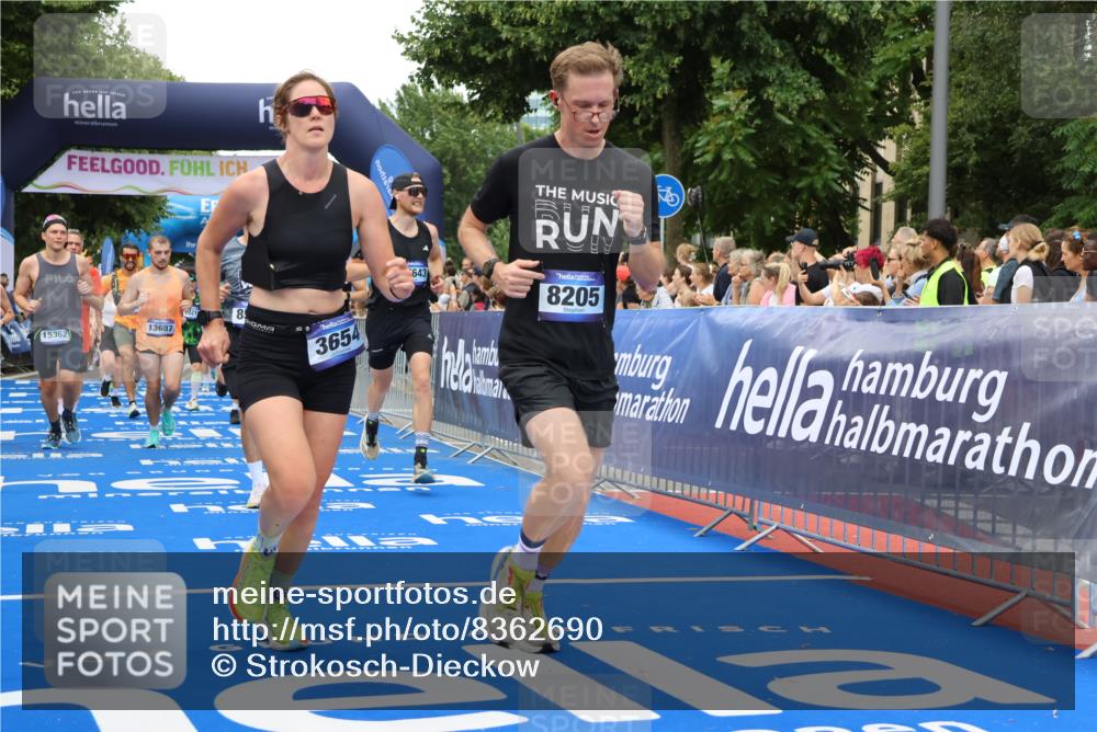 29.06.2025 - hella hamburg halbmarathon Strokosch-Dieckow http://msf.ph/oto/8362690 29.06.2025 10:50:54 Ziel 1466, 1630, 2207, 3654, 3947, 4839, 5018, 7052, 7369, 8117, 8205, 8572, 10215, 10750, 11551, 12778, 13008, 13687, 14125, 15362, 15395, 15643, 16285, 17221, 18182, 18350 meine-sportfotos.de