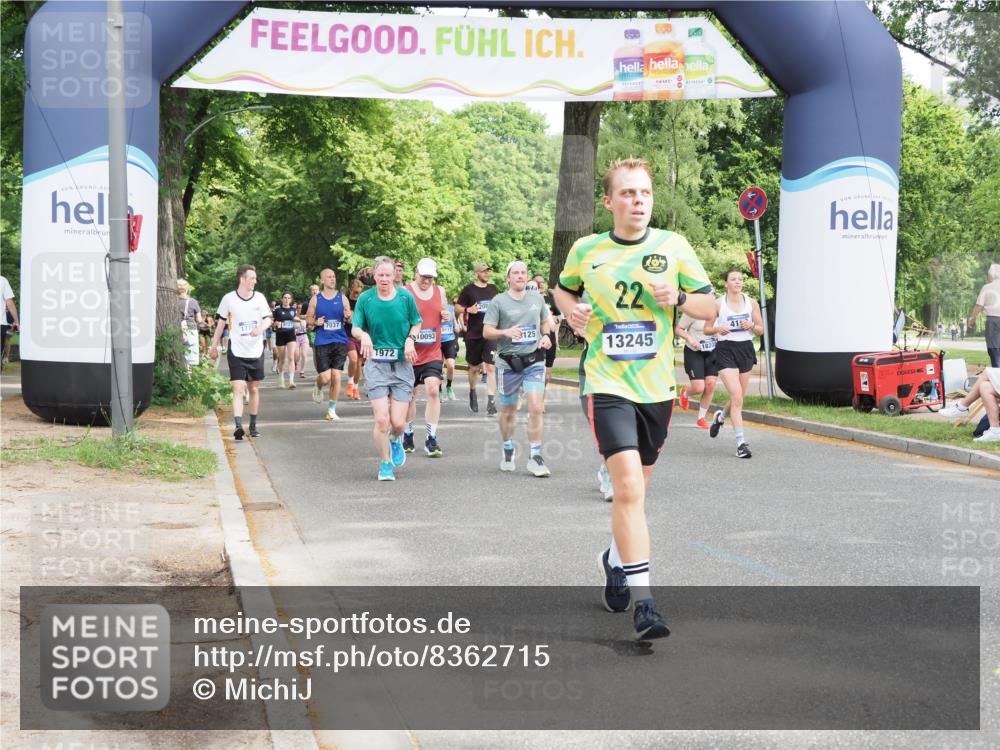 29.06.2025 - hella hamburg halbmarathon MichiJ http://msf.ph/oto/8362715 29.06.2025 10:43:22 Zwischen KM18-KM19 3042, 4152, 5418, 6591, 7037, 8255, 8393, 9622, 9820, 13245, 13474, 16121, 16470, 16679, 17468, 17758, 18125 meine-sportfotos.de