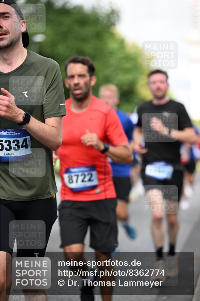29.06.2025 - hella hamburg halbmarathon Dr. Thomas Lammeyer http://msf.ph/oto/8362774 29.06.2025 09:56:44 Kennedybrücke 1012, 1070, 1163, 1176, 1391, 1558, 1613, 1735, 1782, 2048, 2189, 2213, 2590, 2788, 2970, 3021, 3098, 3146, 3304, 3907, 3917, 3928, 4277, 4933, 4981, 4997, 5476, 5623, 5624, 5682, 6152, 6712, 6716, 7005, 7093, 7147, 7204, 7322, 7325, 7450, 7599, 7765, 7843, 8063, 8145, 8664, 8694, 8704, 8722, 8819, 9081, 9213, 9232, 9374, 9534, 9538, 9540, 9585, 9794, 10000, 10208, 10246, 10313, 10750, 10969, 11094, 11153, 11291, 11346 meine-sportfotos.de