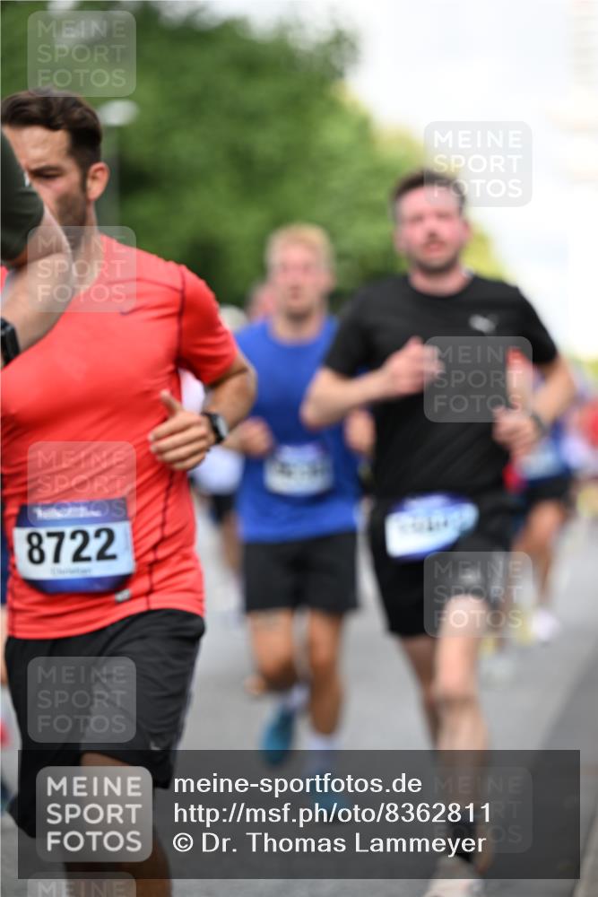 29.06.2025 - hella hamburg halbmarathon Dr. Thomas Lammeyer http://msf.ph/oto/8362811 29.06.2025 09:56:44 Kennedybrücke 1012, 1070, 1163, 1176, 1391, 1558, 1613, 1735, 1782, 2048, 2189, 2213, 2590, 2788, 2970, 3021, 3098, 3146, 3304, 3907, 3917, 3928, 4277, 4933, 4981, 4997, 5476, 5623, 5624, 5682, 6152, 6712, 6716, 7005, 7093, 7147, 7204, 7322, 7325, 7450, 7599, 7765, 7843, 8063, 8145, 8664, 8694, 8704, 8722, 8819, 9081, 9213, 9232, 9374, 9534, 9538, 9540, 9585, 9794, 10000, 10208, 10246, 10313, 10750, 10969, 11094, 11153, 11291, 11346 meine-sportfotos.de
