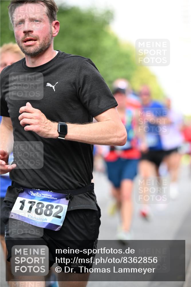 29.06.2025 - hella hamburg halbmarathon Dr. Thomas Lammeyer http://msf.ph/oto/8362856 29.06.2025 09:56:45 Kennedybrücke 1012, 1070, 1163, 1176, 1391, 1558, 1613, 1735, 1782, 2048, 2189, 2213, 2590, 2788, 2970, 3021, 3098, 3146, 3304, 3907, 3917, 3928, 4277, 4933, 4981, 4997, 5476, 5623, 5624, 5682, 6081, 6152, 6712, 6716, 7005, 7093, 7147, 7204, 7322, 7325, 7450, 7599, 7765, 7843, 8063, 8145, 8664, 8694, 8704, 8722, 8819, 9081, 9213, 9232, 9374, 9534, 9538, 9540, 9585, 9794, 10000, 10208, 10246, 10313, 10750, 10969, 11094, 11153, 11291, 11346 meine-sportfotos.de