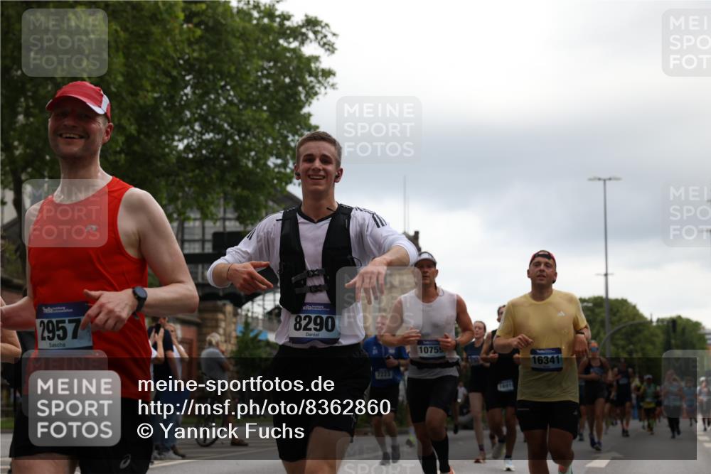 29.06.2025 - hella hamburg halbmarathon Yannick Fuchs http://msf.ph/oto/8362860 29.06.2025 10:53:16 20KM 1285, 2006, 2348, 2584, 2677, 2957, 2978, 3114, 3181, 3279, 3425, 3983, 4088, 4592, 5347, 5633, 5885, 6087, 6202, 6220, 6438, 6997, 7031, 7223, 7287, 7476, 8290, 10036, 10587, 10759, 10896, 10943, 11935, 11938, 12206, 12261, 12564, 12633, 12736, 12862, 13583, 13761, 14375, 14567, 14732, 14902, 14965, 15232, 15240, 15284, 15824, 16160, 16341, 16910, 16980, 17017, 17176, 17346, 17503, 17630, 18153, 18266, 18327, 18467, 18716, 19015, 19160 meine-sportfotos.de