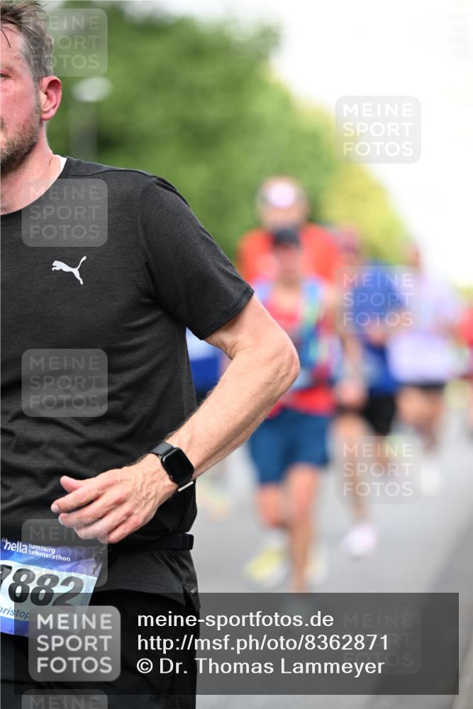 29.06.2025 - hella hamburg halbmarathon Dr. Thomas Lammeyer http://msf.ph/oto/8362871 29.06.2025 09:56:45 Kennedybrücke 1012, 1070, 1163, 1176, 1391, 1558, 1613, 1735, 1782, 2048, 2189, 2213, 2590, 2788, 2970, 3021, 3098, 3146, 3304, 3907, 3917, 3928, 4277, 4933, 4981, 4997, 5476, 5623, 5624, 5682, 6081, 6152, 6712, 6716, 7005, 7093, 7147, 7204, 7322, 7325, 7450, 7599, 7765, 7843, 8063, 8145, 8664, 8694, 8704, 8722, 8819, 9081, 9213, 9232, 9374, 9534, 9538, 9540, 9585, 9794, 10000, 10208, 10246, 10313, 10750, 10969, 11094, 11153, 11291, 11346 meine-sportfotos.de
