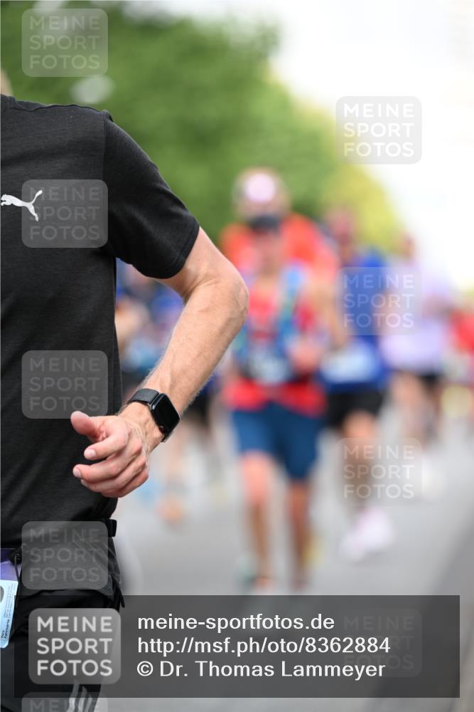 29.06.2025 - hella hamburg halbmarathon Dr. Thomas Lammeyer http://msf.ph/oto/8362884 29.06.2025 09:56:45 Kennedybrücke 1012, 1070, 1163, 1176, 1391, 1558, 1613, 1735, 1782, 2048, 2189, 2213, 2590, 2788, 2970, 3021, 3098, 3146, 3304, 3907, 3917, 3928, 4277, 4933, 4981, 4997, 5476, 5623, 5624, 5682, 6081, 6152, 6712, 6716, 7005, 7093, 7147, 7204, 7322, 7325, 7450, 7599, 7765, 7843, 8063, 8145, 8664, 8694, 8704, 8722, 8819, 9081, 9213, 9232, 9374, 9534, 9538, 9540, 9585, 9794, 10000, 10208, 10246, 10313, 10750, 10969, 11094, 11153, 11291, 11346 meine-sportfotos.de