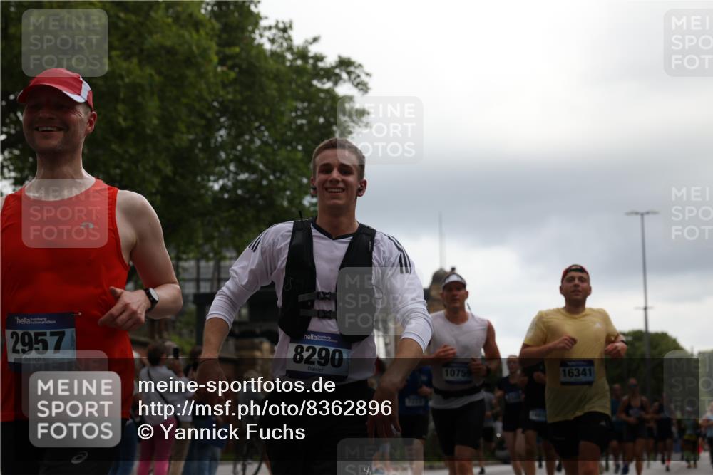 29.06.2025 - hella hamburg halbmarathon Yannick Fuchs http://msf.ph/oto/8362896 29.06.2025 10:53:17 20KM 1285, 2006, 2348, 2584, 2677, 2957, 2978, 3114, 3181, 3279, 3425, 3983, 4088, 4592, 5347, 5885, 6087, 6202, 6220, 6438, 6997, 7031, 7223, 7287, 7476, 8290, 10036, 10587, 10759, 10896, 10943, 11935, 11938, 12206, 12261, 12564, 12633, 12736, 12862, 13583, 13761, 14375, 14567, 14732, 14902, 14928, 14965, 15232, 15240, 15284, 15824, 16160, 16341, 16910, 16980, 17017, 17176, 17346, 17503, 17630, 18153, 18266, 18327, 18467, 18485, 18716, 19015, 19160 meine-sportfotos.de