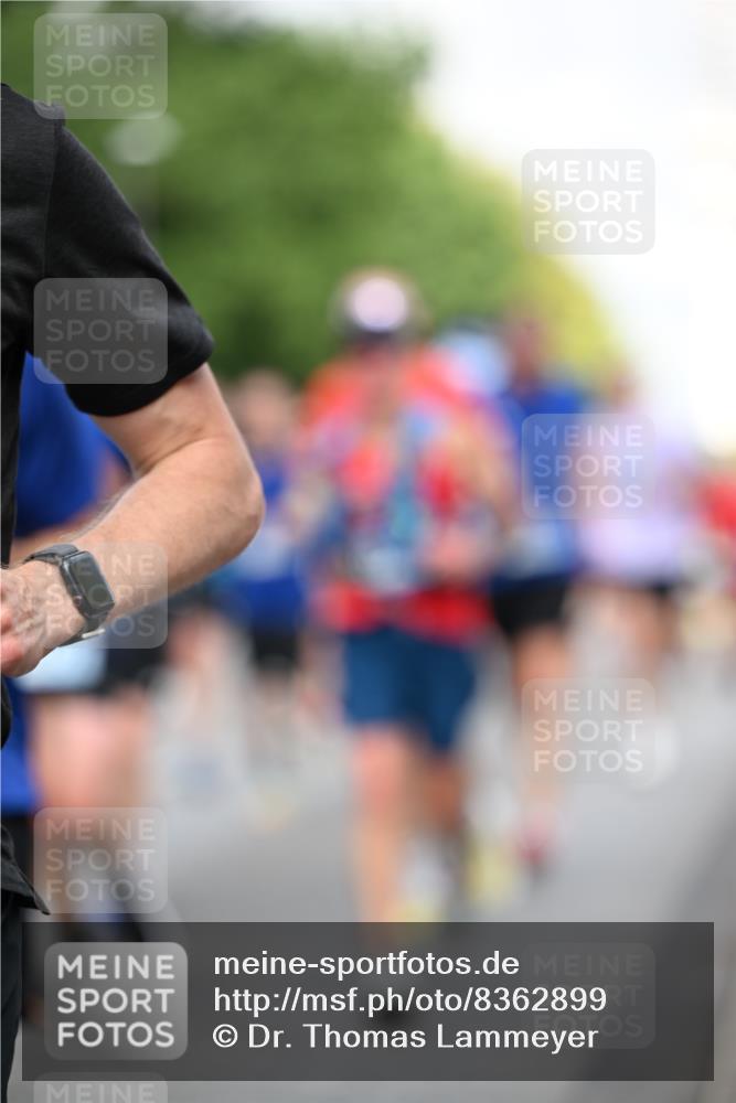 29.06.2025 - hella hamburg halbmarathon Dr. Thomas Lammeyer http://msf.ph/oto/8362899 29.06.2025 09:56:46 Kennedybrücke 1012, 1070, 1163, 1176, 1391, 1558, 1613, 1735, 1759, 1782, 2048, 2189, 2213, 2402, 2590, 2788, 2970, 3021, 3098, 3146, 3304, 3907, 3917, 3928, 4091, 4277, 4933, 4981, 4997, 5623, 5624, 5682, 6081, 6152, 6712, 6716, 7005, 7093, 7147, 7204, 7322, 7325, 7450, 7599, 7765, 7843, 8063, 8145, 8664, 8694, 8704, 8722, 8819, 9081, 9213, 9232, 9374, 9534, 9538, 9540, 9585, 9794, 10000, 10208, 10246, 10313, 10750, 10969, 11094, 11153, 11291, 11346 meine-sportfotos.de