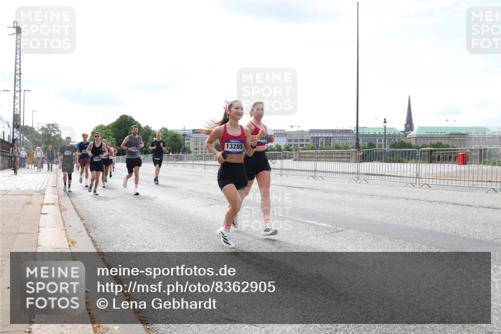 29.06.2025 - hella hamburg halbmarathon Lena Gebhardt http://msf.ph/oto/8362905 29.06.2025 10:14:17 Lombardsbrücke 13285, 5645, 1194, 1406, 1480, 1890, 2494, 3020, 3756, 3939, 4032, 4962, 5670, 6028, 6083, 6089, 6287, 6366, 6710, 7209, 7442, 7802, 7840, 7991, 8001, 8057, 8409, 8673, 8892, 9845, 9886, 10224, 10442, 10443, 11441, 11987, 12467, 12938, 13237, 13285, 13788, 14488, 15482, 15721, 15722, 15840, 16126, 17439, 17985, 18041, 18236, 18239 meine-sportfotos.de