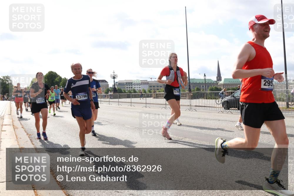 29.06.2025 - hella hamburg halbmarathon Lena Gebhardt http://msf.ph/oto/8362926 29.06.2025 10:01:45 Lombardsbrücke 1329, 1464, 13796, 39, 1781, 295, 1184, 1329, 1364, 1387, 1464, 1653, 1722, 1724, 1729, 1881, 1940, 2006, 2091, 2167, 2591, 2806, 2957, 3039, 3199, 3425, 3663, 4286, 4319, 4322, 4328, 4370, 4649, 4663, 5547, 5570, 5602, 5603, 5675, 5742, 6087, 6281, 0000, 6302, 6327, 6438, 6591, 6595, 6921, 6924, 7189, 7287, 8030, 8191, 8392, 8578, 8691, 8822, 8926, 9230, 9741, 10177, 10281, 10301, 10576, 10882, 10915, 11043, 11465, 14471, 14660, 14677, 16420 meine-sportfotos.de