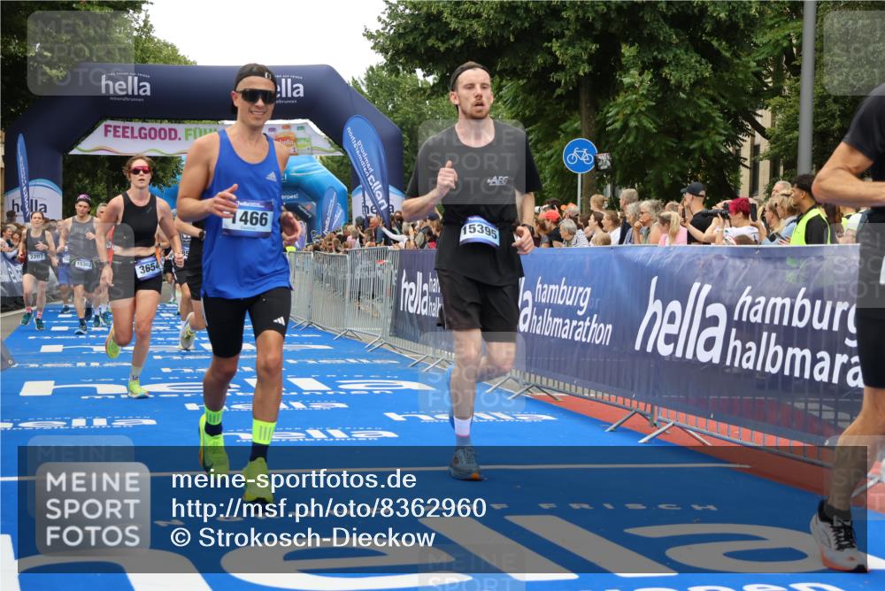 29.06.2025 - hella hamburg halbmarathon Strokosch-Dieckow http://msf.ph/oto/8362960 29.06.2025 10:50:53 Ziel 1466, 2207, 3654, 3947, 4839, 5018, 5115, 7052, 7369, 8205, 8572, 10215, 10750, 11551, 12778, 13687, 14125, 15362, 15395, 15643, 16285, 17221, 18182, 18350 meine-sportfotos.de
