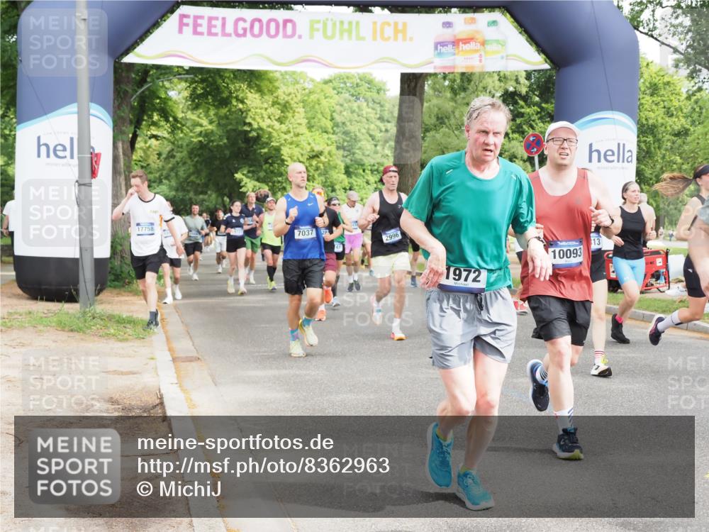 29.06.2025 - hella hamburg halbmarathon MichiJ http://msf.ph/oto/8362963 29.06.2025 10:43:25 Zwischen KM18-KM19 1972, 2083, 2741, 2982, 2996, 3042, 4152, 4594, 4813, 5418, 7037, 8255, 9622, 9820, 10093, 13245, 13474, 16121, 16470, 16679, 17468, 17758, 17828, 18117, 18125, 18208, 18899, 19184 meine-sportfotos.de
