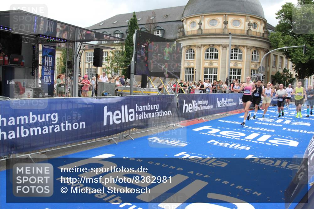 29.06.2025 - hella hamburg halbmarathon Michael Strokosch http://msf.ph/oto/8362981 29.06.2025 10:55:59 Ziel 2612, 3256, 3668, 4772, 7147, 7976, 8968, 9246, 10084, 14867, 15184, 15868, 15884, 16176, 18867 meine-sportfotos.de