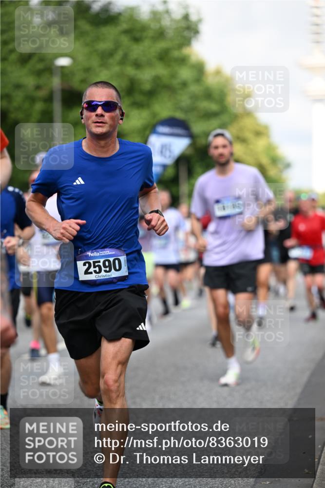 29.06.2025 - hella hamburg halbmarathon Dr. Thomas Lammeyer http://msf.ph/oto/8363019 29.06.2025 09:56:47 Kennedybrücke 1012, 1070, 1163, 1176, 1391, 1558, 1613, 1735, 1759, 1782, 2048, 2189, 2213, 2402, 2590, 2788, 2970, 3021, 3098, 3146, 3304, 3907, 3917, 3928, 4091, 4277, 4933, 4981, 4997, 5623, 5624, 5682, 6081, 6152, 6712, 6716, 7005, 7093, 7147, 7204, 7322, 7325, 7450, 7599, 7765, 8063, 8145, 8664, 8694, 8704, 8722, 8819, 9081, 9213, 9232, 9374, 9534, 9538, 9540, 9544, 9585, 9794, 10000, 10208, 10246, 10313, 10750, 10969, 11094, 11153, 11291, 11346 meine-sportfotos.de