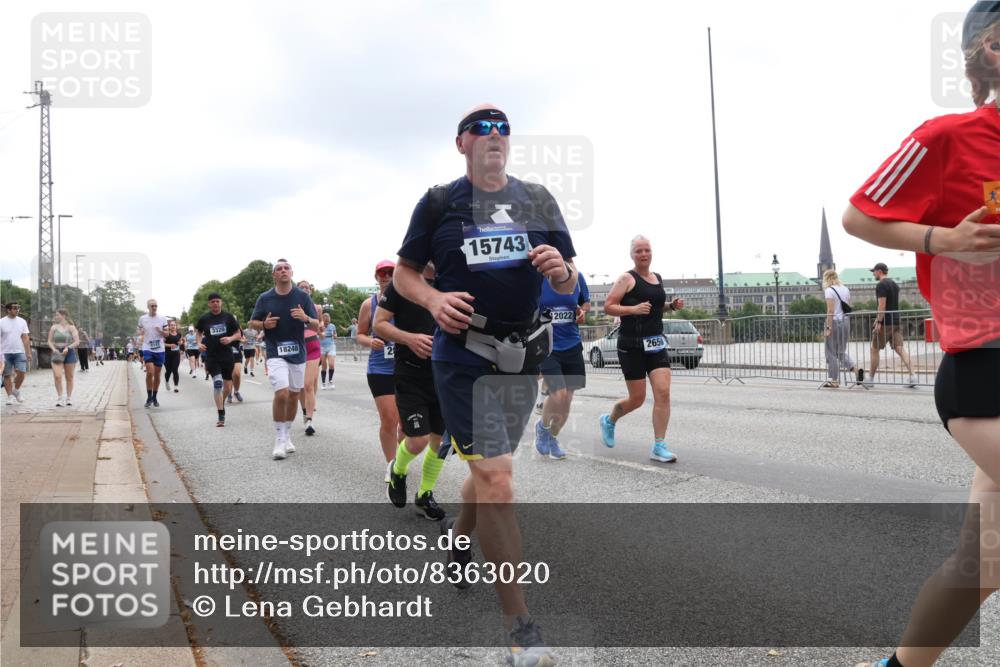 29.06.2025 - hella hamburg halbmarathon Lena Gebhardt http://msf.ph/oto/8363020 29.06.2025 10:48:28 Lombardsbrücke 3320, 18248, 15743, 2022, 265, 1142, 1157, 1167, 1174, 1175, 1584, 1645, 1701, 2037, 2163, 2195, 2418, 2437, 2438, 2475, 2627, 2650, 2716, 2756, 2909, 2958, 3224, 3320, 3468, 3504, 3661, 3679, 3933, 4327, 4588, 5010, 5585, 5781, 5952, 6143, 7203, 7393, 7394, 7532, 7916, 7947, 7948, 8461, 8521, 8719, 8760, 8948, 9356, 9775, 9787, 9921, 10059, 10145, 10204, 10366, 10654, 10656, 10777, 10794, 11548, 11742, 11781, 13814, 13845, 15715, 16498, 16499, 16701 meine-sportfotos.de
