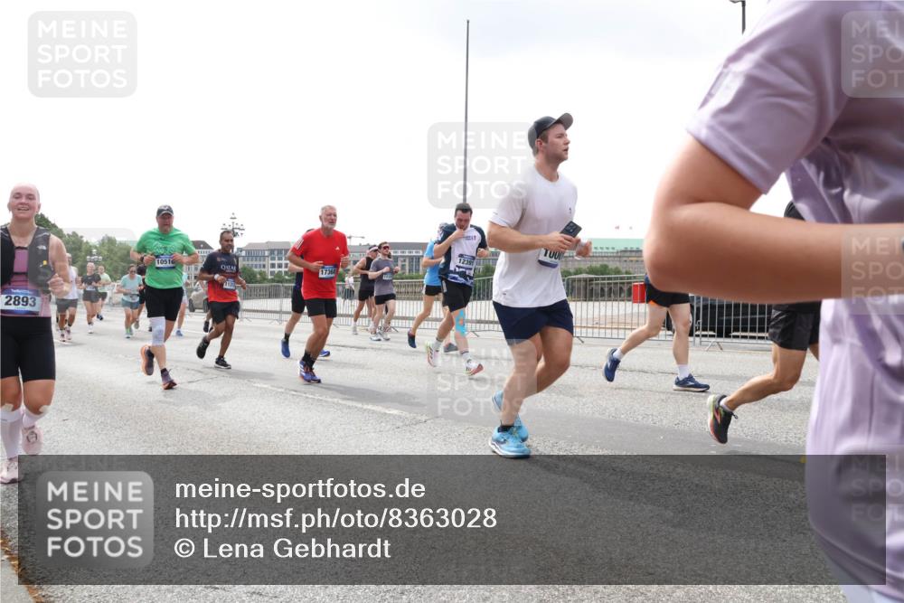 29.06.2025 - hella hamburg halbmarathon Lena Gebhardt http://msf.ph/oto/8363028 29.06.2025 10:39:21 Lombardsbrücke 2893, 10516, 17368, 1239, 1000, 1451, 1760, 1856, 1883, 2092, 2524, 2534, 2571, 2574, 2578, 2843, 2893, 2998, 3275, 3307, 3353, 3727, 3745, 4257, 4320, 4410, 4523, 4603, 4609, 4659, 4855, 4882, 4964, 5045, 5701, 6062, 6112, 6321, 6342, 6343, 6611, 6719, 6726, 6748, 7053, 7341, 7501, 7506, 7524, 7589, 7684, 7815, 8203, 8243, 8457, 8783, 8995, 9393, 9420, 9446, 9569, 9698, 9747, 9777, 9974, 9977, 10001, 10072, 10315, 10512, 10516, 13060 meine-sportfotos.de