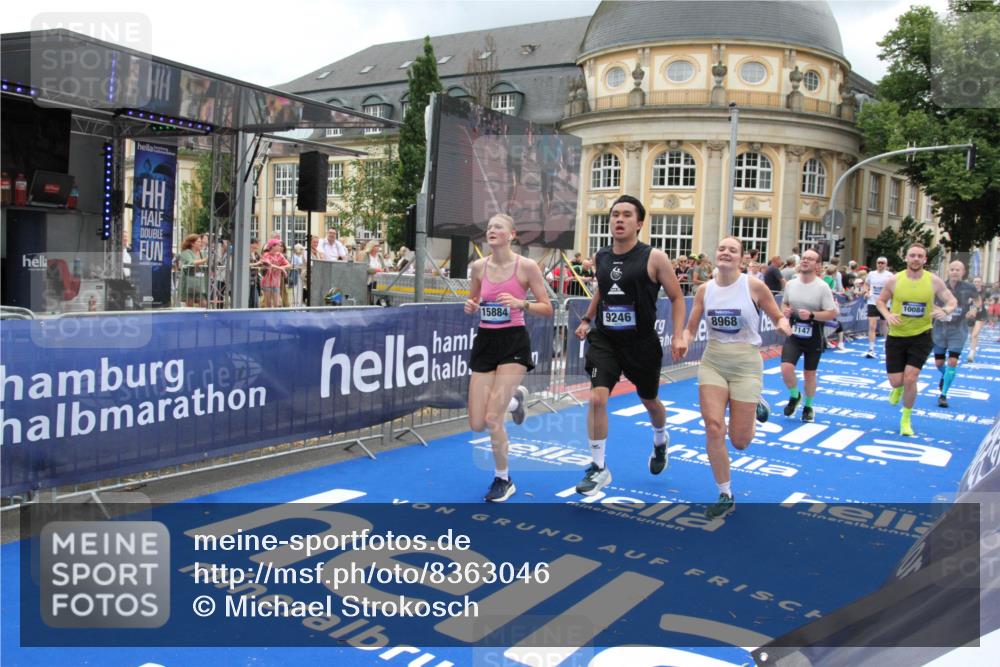 29.06.2025 - hella hamburg halbmarathon Michael Strokosch http://msf.ph/oto/8363046 29.06.2025 10:56:01 Ziel 3042, 4772, 7147, 8968, 9246, 10084, 14867, 15184, 15868, 15884, 16176 meine-sportfotos.de