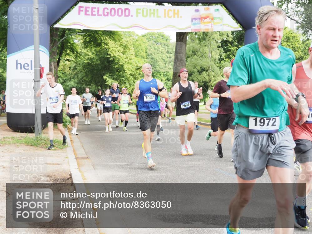 29.06.2025 - hella hamburg halbmarathon MichiJ http://msf.ph/oto/8363050 29.06.2025 10:43:25 Zwischen KM18-KM19 1972, 2083, 2741, 2982, 2996, 3042, 4152, 4594, 4813, 5418, 7037, 8255, 9622, 9820, 10093, 13245, 13474, 16121, 16470, 16679, 17468, 17758, 17828, 18117, 18125, 18208, 18899, 19184 meine-sportfotos.de