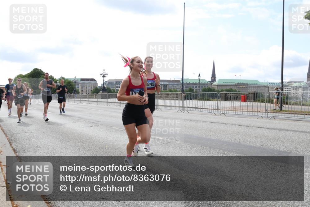 29.06.2025 - hella hamburg halbmarathon Lena Gebhardt http://msf.ph/oto/8363076 29.06.2025 10:14:17 Lombardsbrücke 3939, 1, 3, 845, 1194, 1406, 1480, 1890, 2494, 3020, 3756, 3939, 4032, 4962, 5670, 6028, 6083, 6089, 6287, 6366, 6710, 7209, 7442, 7802, 7840, 7991, 8001, 8057, 8409, 8673, 8892, 9845, 9886, 10224, 10442, 10443, 11441, 11987, 12467, 12938, 13237, 13285, 13788, 14488, 15482, 15721, 15722, 15840, 16126, 17439, 17985, 18041, 18236, 18239 meine-sportfotos.de