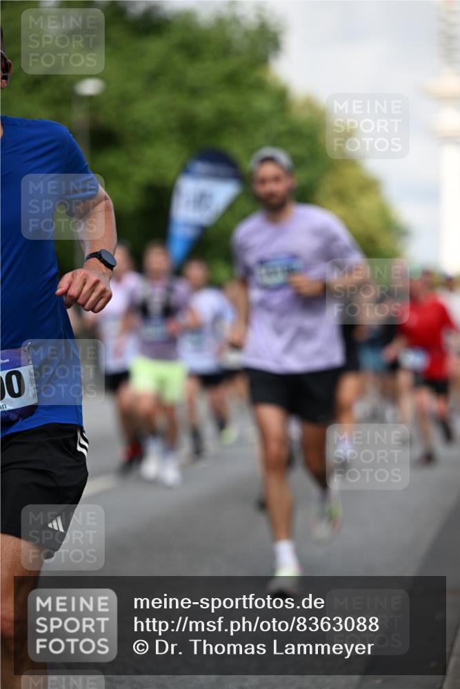 29.06.2025 - hella hamburg halbmarathon Dr. Thomas Lammeyer http://msf.ph/oto/8363088 29.06.2025 09:56:48 Kennedybrücke 1012, 1070, 1163, 1176, 1391, 1558, 1613, 1735, 1759, 1782, 2048, 2189, 2213, 2365, 2402, 2590, 2788, 2970, 3021, 3098, 3146, 3304, 3907, 3917, 3928, 4091, 4277, 4933, 4981, 4997, 5623, 5624, 5682, 5692, 6081, 6152, 6712, 6716, 7005, 7093, 7147, 7204, 7322, 7450, 7599, 7765, 8063, 8145, 8664, 8694, 8704, 8722, 8819, 9213, 9232, 9374, 9534, 9538, 9540, 9544, 9585, 9794, 10208, 10246, 10313, 10750, 10969, 11094, 11153, 11291, 11346 meine-sportfotos.de