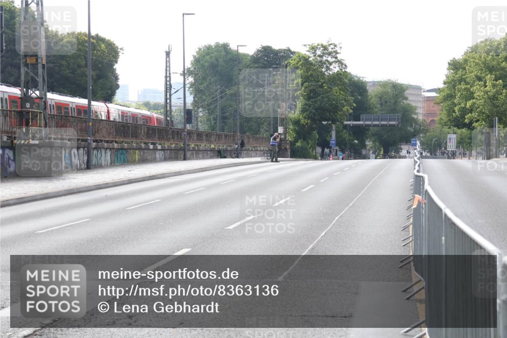 29.06.2025 - hella hamburg halbmarathon Lena Gebhardt http://msf.ph/oto/8363136 29.06.2025 08:29:56 Lombardsbrücke  meine-sportfotos.de