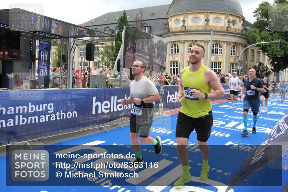 29.06.2025 - hella hamburg halbmarathon Michael Strokosch http://msf.ph/oto/8363146 29.06.2025 10:56:02 Ziel 1180, 3042, 7147, 8968, 9246, 10084, 14867, 15184, 15868, 15884, 16176 meine-sportfotos.de
