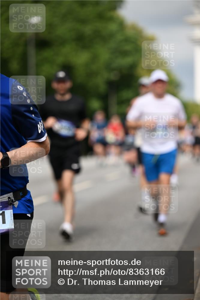 29.06.2025 - hella hamburg halbmarathon Dr. Thomas Lammeyer http://msf.ph/oto/8363166 29.06.2025 10:19:11 Kennedybrücke 1296, 1379, 1524, 1575, 1745, 1890, 2110, 2281, 3507, 3509, 3513, 3650, 4492, 4494, 4495, 4641, 5069, 5271, 5608, 5739, 5800, 5981, 5986, 6248, 6287, 6317, 6710, 7439, 7452, 7809, 7810, 8237, 8239, 8256, 8609, 9113, 9423, 9911, 9975, 9997, 10589, 10717, 10775, 10858, 11271 meine-sportfotos.de