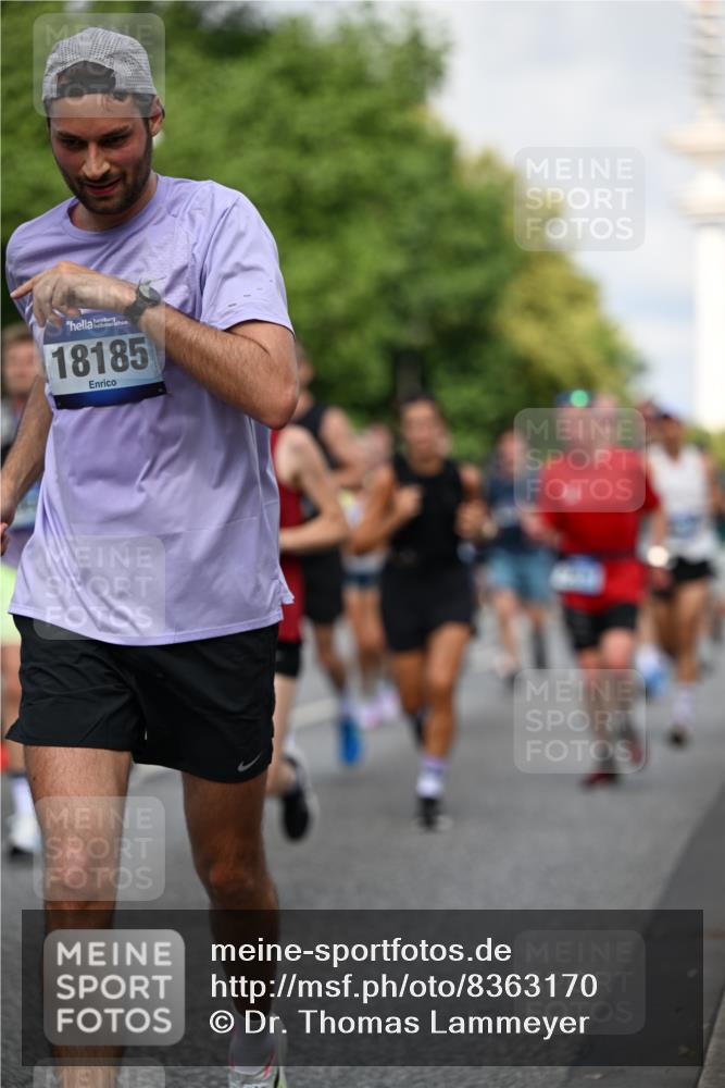 29.06.2025 - hella hamburg halbmarathon Dr. Thomas Lammeyer http://msf.ph/oto/8363170 29.06.2025 09:56:49 Kennedybrücke 1012, 1070, 1163, 1176, 1391, 1558, 1613, 1735, 1759, 1782, 2048, 2189, 2213, 2365, 2402, 2590, 2623, 2788, 2970, 3021, 3146, 3304, 3907, 3917, 3928, 4091, 4277, 4933, 4981, 4997, 5623, 5624, 5682, 5692, 6081, 6152, 6712, 6716, 7005, 7093, 7147, 7204, 7322, 7450, 7599, 7765, 8063, 8145, 8664, 8694, 8704, 8722, 8819, 9213, 9232, 9374, 9534, 9538, 9540, 9544, 9585, 9794, 10208, 10246, 10313, 10750, 10969, 11094, 11153, 11291 meine-sportfotos.de
